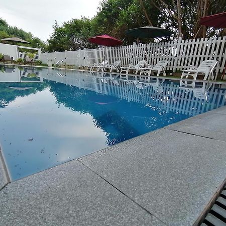 Ara Beach Resort Mirissa Exterior photo