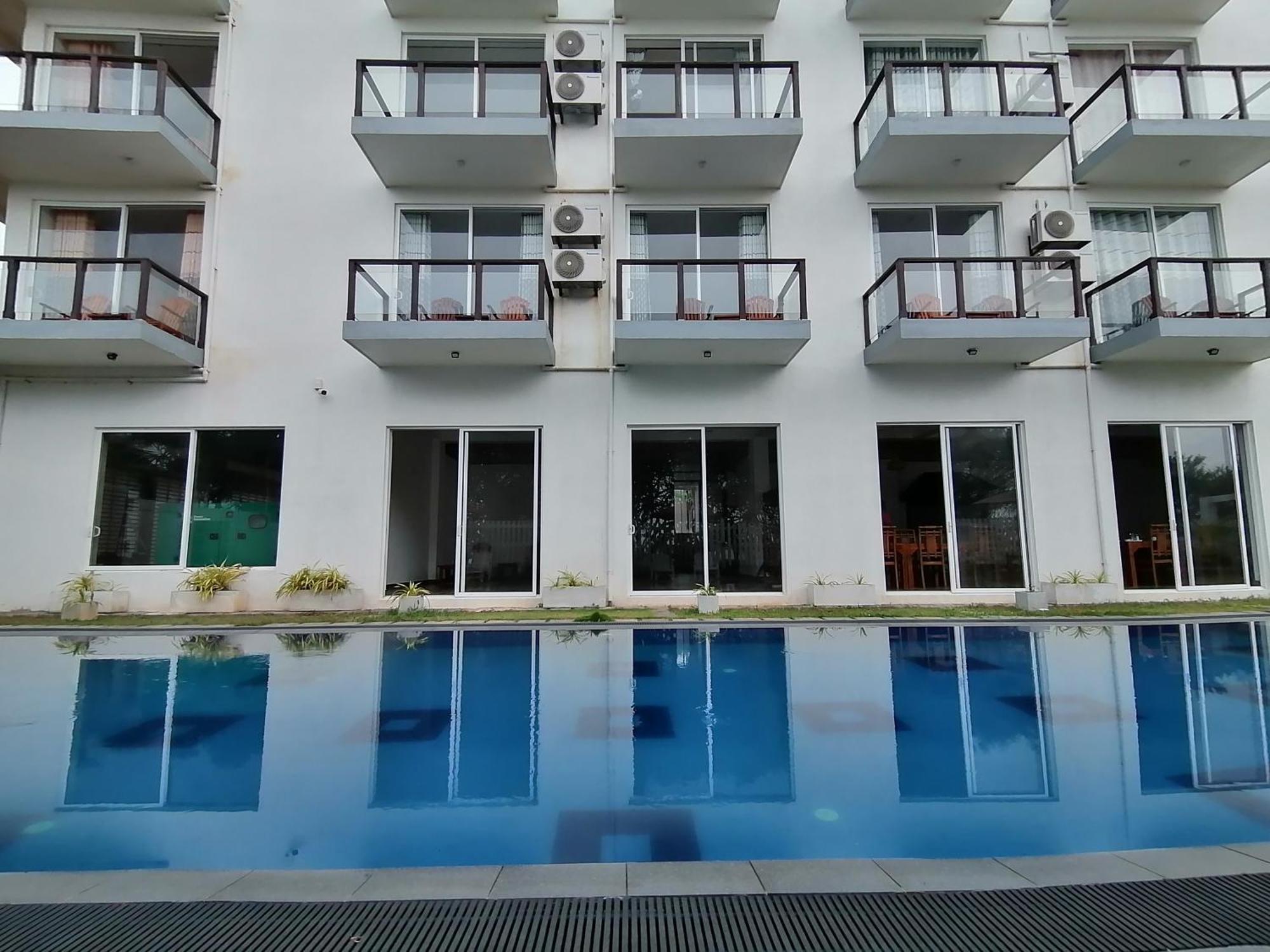 Ara Beach Resort Mirissa Exterior photo